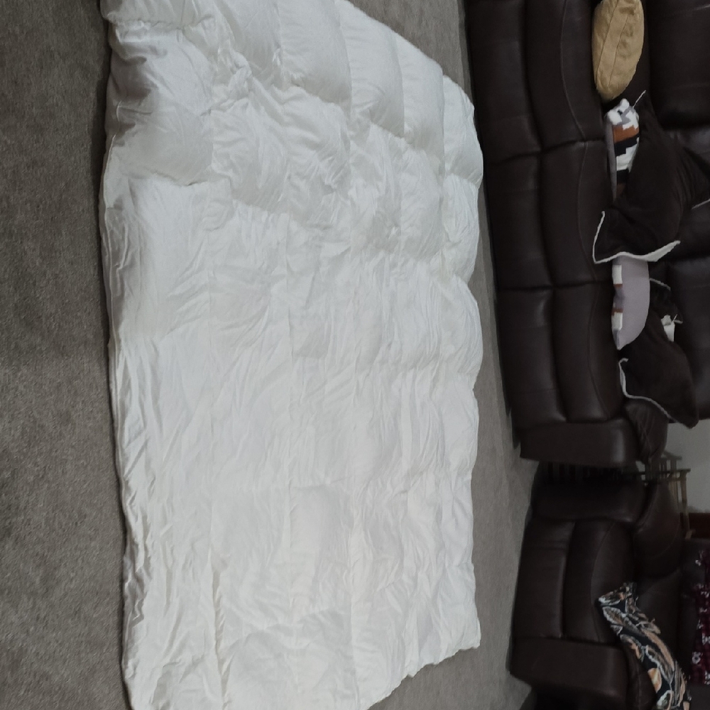 Elegant White Goose Down Duvet for Cozy Nights